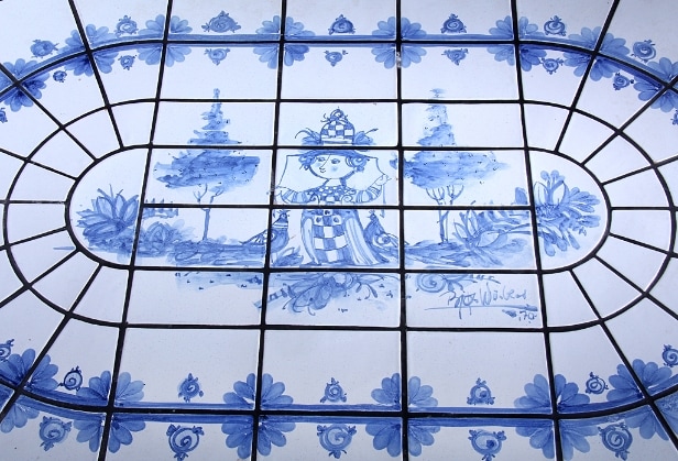 Bjørn Wiinblad. Ovalt bord med kakler, 1970