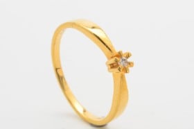 Solitairering med brillant på ca. 0.03 ct. 8 kt. guld, str. 54