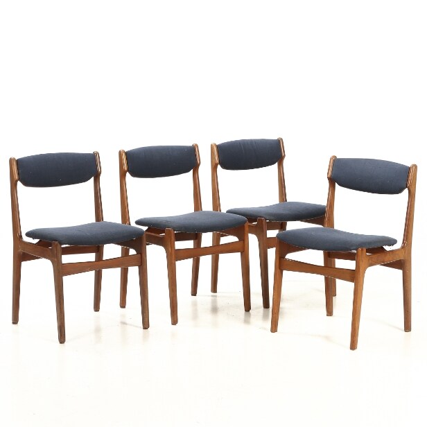 Dansk møbelproducent. Et sæt på fire stole af teak. (4)