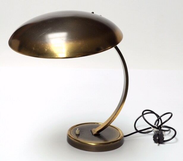 Christian Dell. Kaiser bordlampe af patineret messing, model 6751