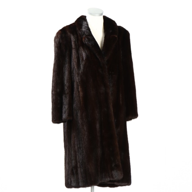Long coat made of dark brown mink, approx. size L.