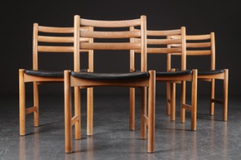 Poul M. Volther. Sæt på fire stole af eg / sort læder, model 350 (4)