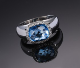 Topaz and diamond ring in 18 kt. white gold