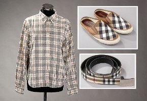 Burberry. Dame - skjorte, bælte og loafers. Denne vare er sat til omsalg under nyt varenummer 2378461 - Lauritz.com