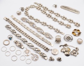 Collection of silver and sterling silver jewellery, primarily fine jewelery (30)