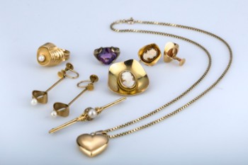 Hugo Grün m.fl. En samling vintage smykker af 8, 14 og 18 kt. guld, ca. 32,1 gr. (10)