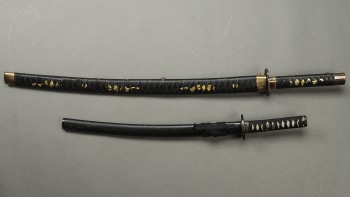 En samling på to samurai sværd. (2).
