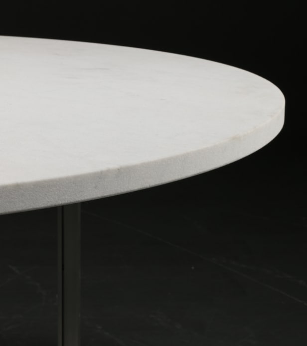 Poul Kjærholm. Spisebord, model PK 54, hvid valset marmor, årg. 2015