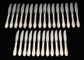 Svend Toxværd. Charlottenborg middagsknive og frokostknive med skafter af sølv (28)