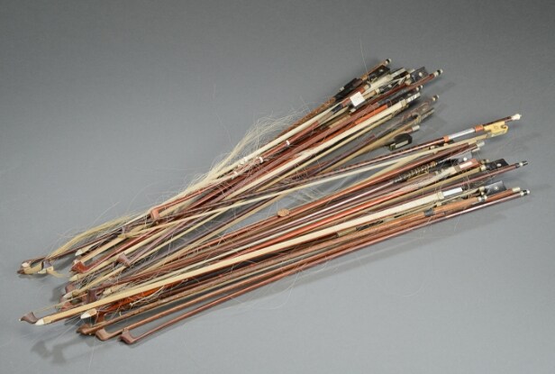 Samling strygeinstrument buer (ca. 25 stk.)