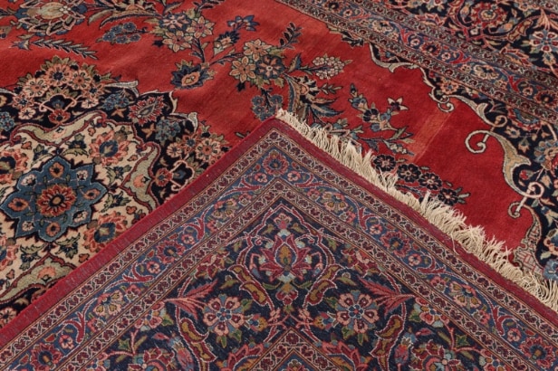 Persian Keshan carpet, 370 x 266 cm.