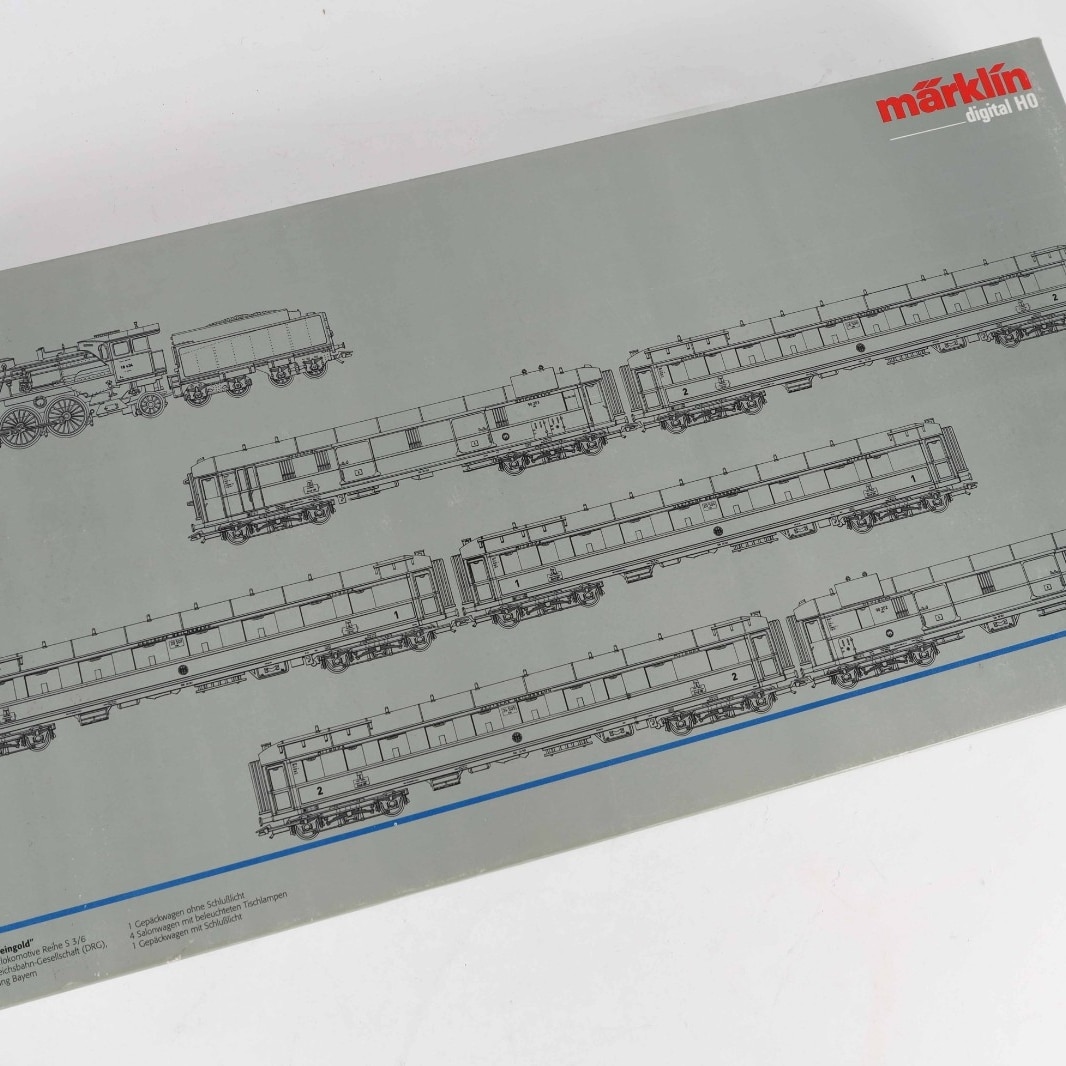 Märklin 26506 Digital HO: Rheingold steam locomotive with 6 train cars ...