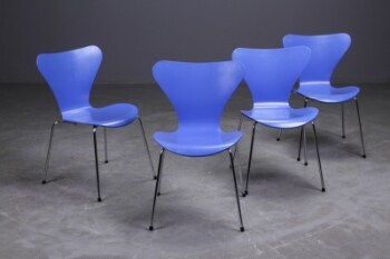 Arne Jacobsen. Fire stole Syveren, model 3107 (4)