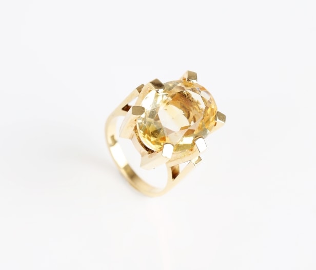 Citrinring af 14 kt. guld. Ringstr. 47.