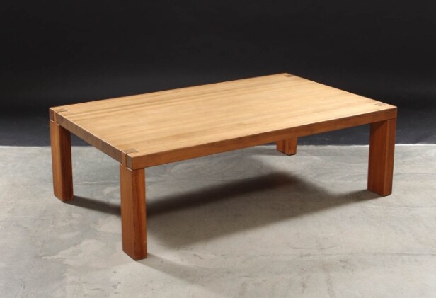 Dansk møbelproducent. Sofabord i origon pine