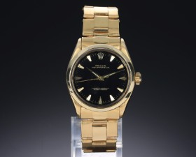 Rolex 'Oyster Perpetual'. Vintage herreur i 18 kt. guld med sort skive, ca. 1960