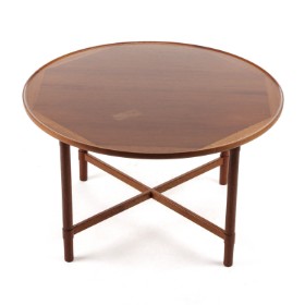 Carriage Jacobsen. Circular coffee table, model 100