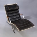 Preben Fabricius & Jørgen Kastholm. 'Græshoppen', chaiselongue i sort læder, model FK 87