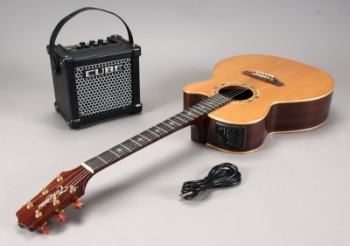 Takamine Santa Fe PSF49C samt guitarforstærker.