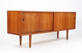 Hans J. Wegner. Lav skænk model RY26, teaktræ