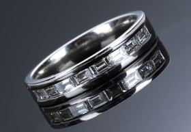 Alliance diamond ring in platinum, approx. 0.64 ct.