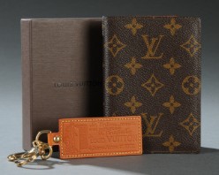 Louis Vuitton pasholder og (2) Denne vare sat til omsalg under varenummer 3497252 - Lauritz.com
