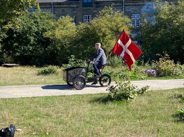 CargoKid. Deluxe El-ladcykel med fuld udstyrspakke. og fane med costumized dannebrogsflag (17) - til fordel for Knæk Cancer