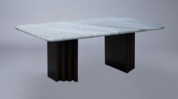 Sofabord med plade i marmor.