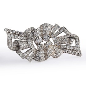 French diamond brooch in platinum, c. 1940, 6.70 ct.