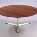 Arne Jacobsen. Circular coffee table with veneered rosewood top, Ø 110 cm