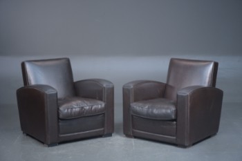 Club Chairs / par lænestole med brunt læder (2)