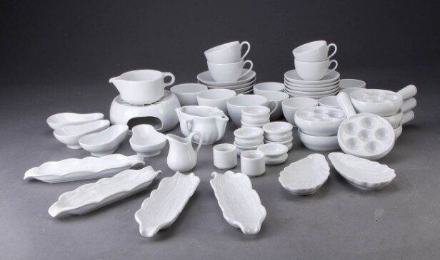 Pillivuyt. Stel af porcelæn (57)