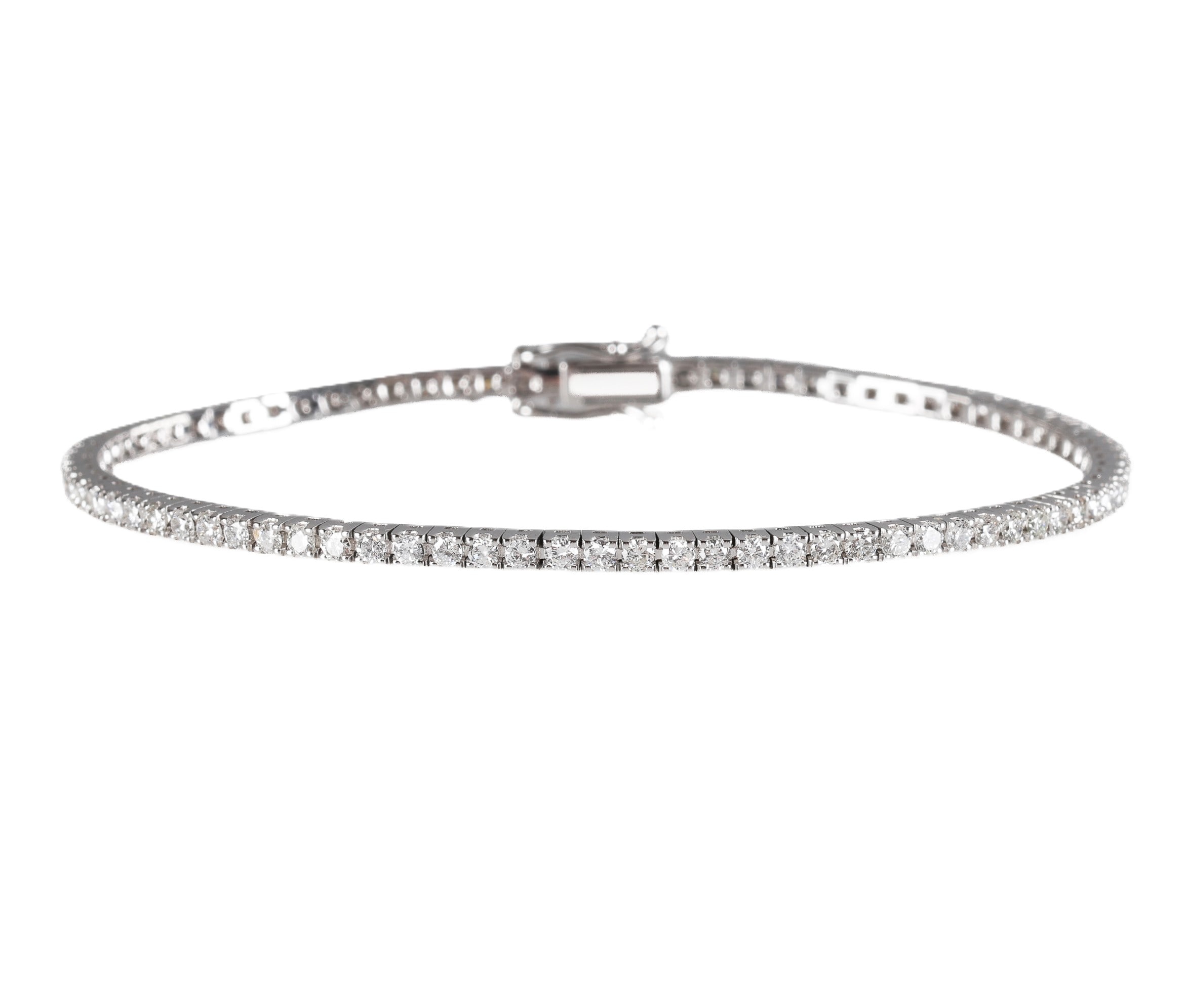 A diamond bracelet of 18k white gold, total approx. 3.50 ct. TW/VS-SI. Length 18 cm.