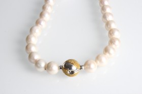 Pearl necklace with sterling silver clasp