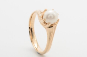 Ring med ferskvands kulturperle, 8 kt. guld, str. 54