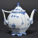 Royal Copenhagen / Kgl. P. Musselmalet Helbonde. Tekande / tepotte med låg, porcelæn, nr. 1119 1. & 2. sort. 