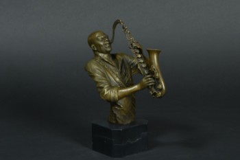 Bronzeskulptur, musiker med saxofon
