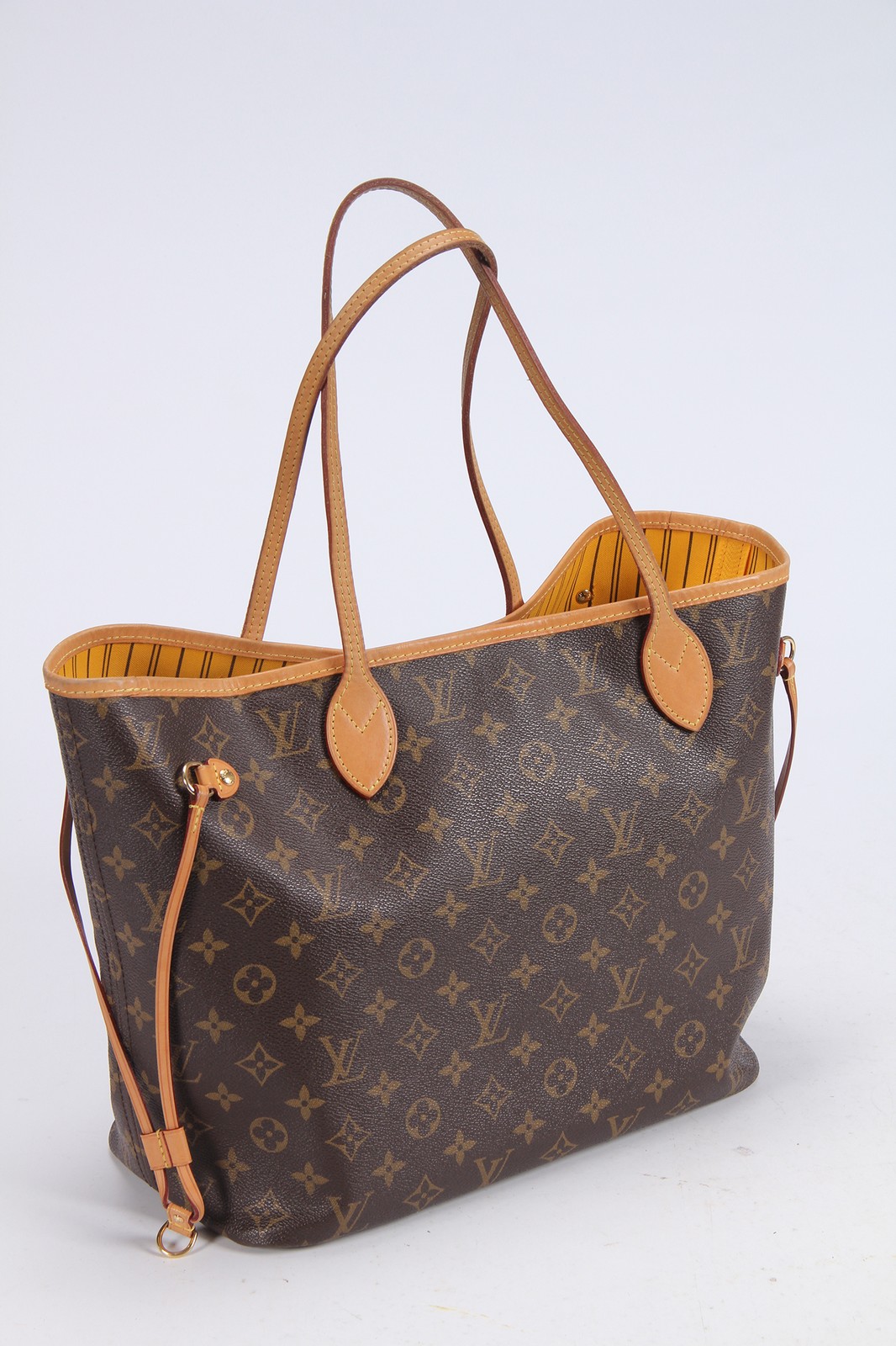 dygtige Ugle Lånte Louis Vuitton. Neverfull taske med clutch Denne vare er sat til omsalg  under nyt varenummer 4834708 | Lauritz.com