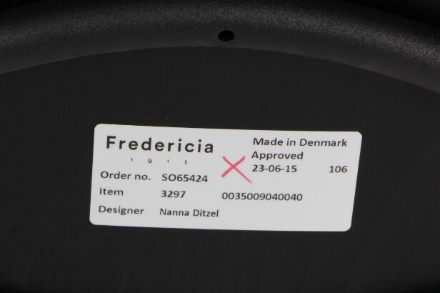 Nanna Ditzel. 'Trinidad' armstol, model 3299, læder.