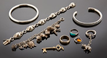 klynke Stå sammen Converge Samling smykker af sølv, bl.a. Frantz Hingelberg armlænke (9) - Lauritz.com