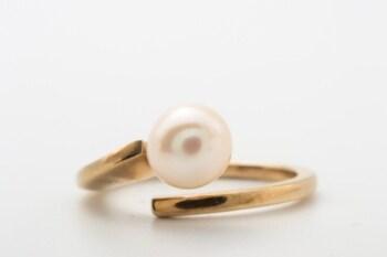 Ring med ferskvands kulturperle af 8 kt. guld, str. 57