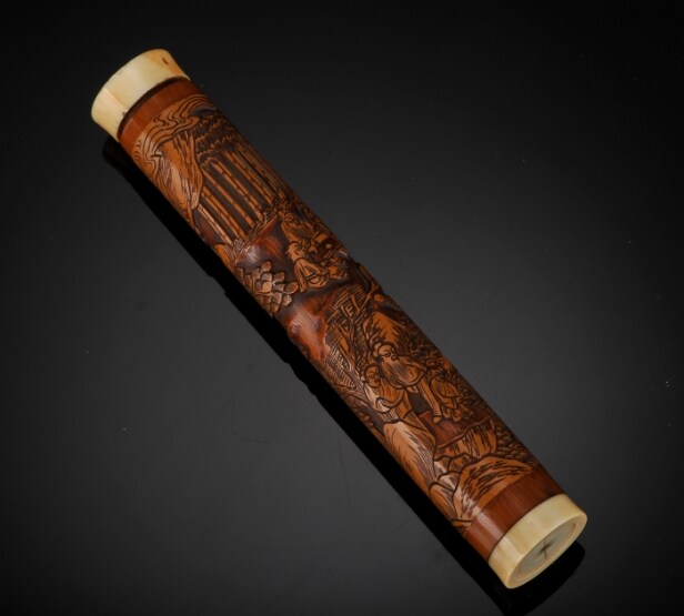 Cylindrisk etui af udskåret bambus med elfenbens montering, Kina 1700-1800 tallet