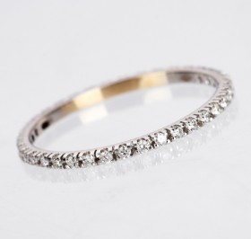 Eternityring i 18 kt. hvidguld, 0.25 ct.