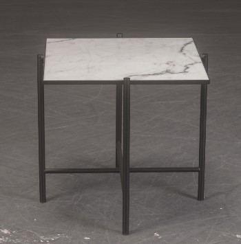 Emil Thorup for Handvärk. Sidebord med plade af marmor