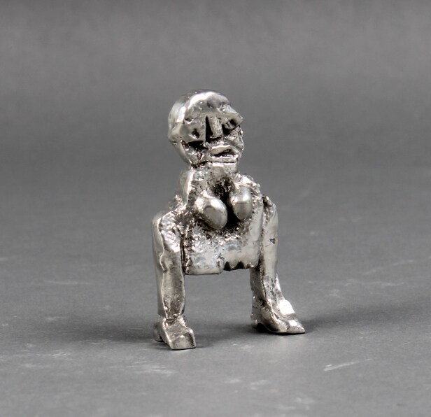 Leif Sylvester Petersen cd. Skulptur betitlet 'Dame på høje hæle', forsølvet tin  Denne vare er sat til omsalg under nyt varenummer 4136424