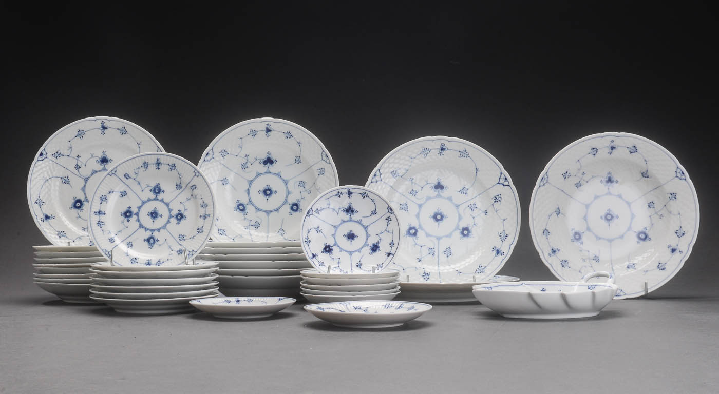 Bing  Grøndahl, Royal Copenhagen. Musselmalet service af porcelæn 32