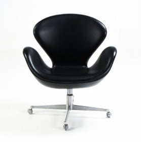 Arne Jacobsen. Vintage lænestol, 'Svanen' på hjul, model 3323