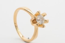 Solitairering med brillant på ca. 0.60 ct. 14 kt. guld, str. 54