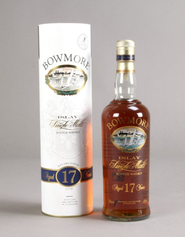 1 bottle of Bowmore Islay Single Malt Whiskey 17 years 43%.