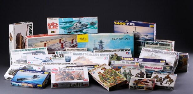 Tamiya, Heller, Revell m.fl. Samling samlesæt, skibe og militærkøretøjer (29)